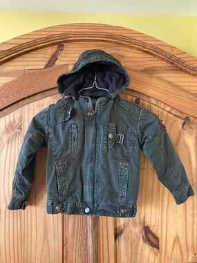 Kids Point Zero army green hooded jacket coat size 34 (8/10)